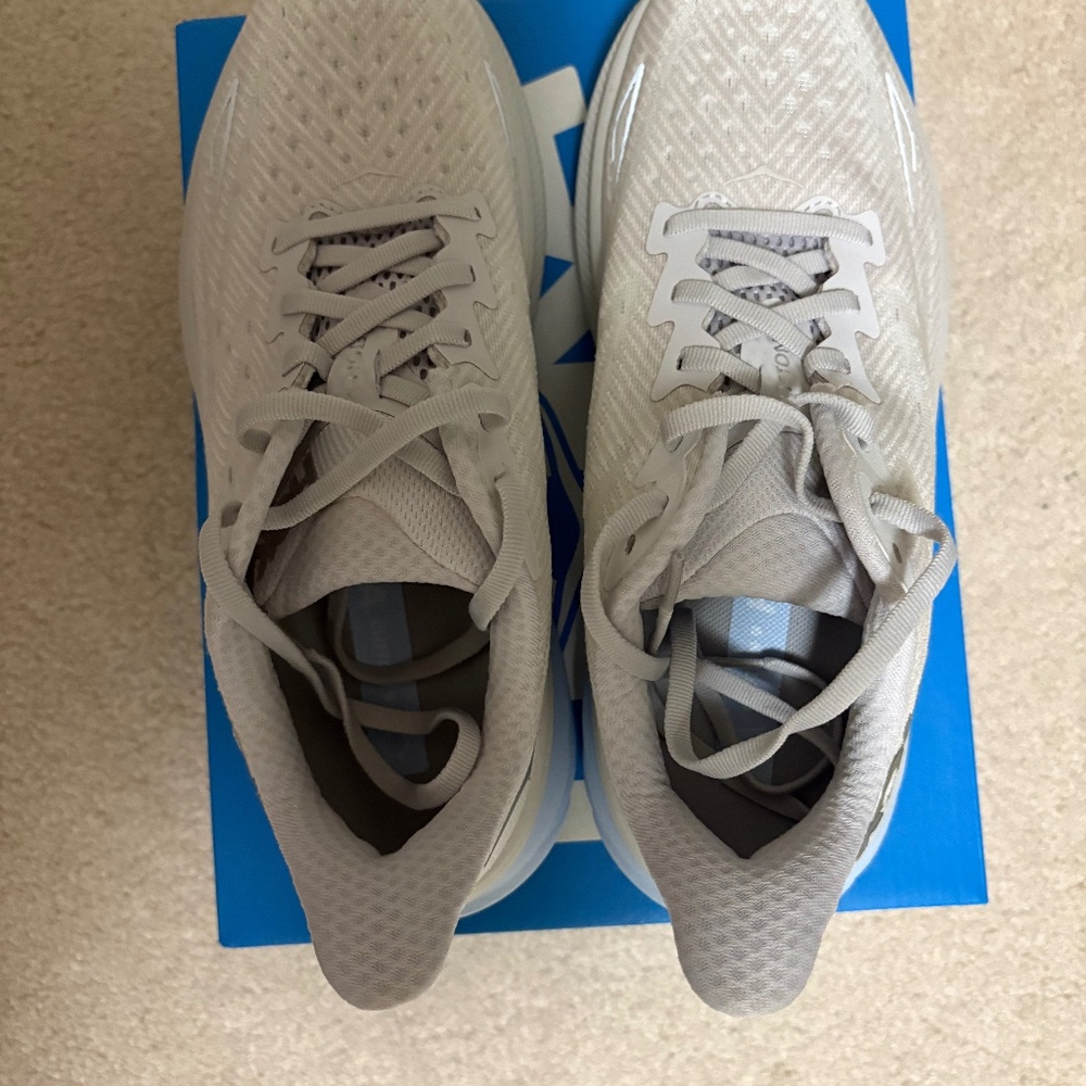 Hoka Clifton 9 gym shoes new
